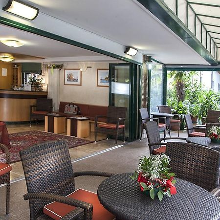 Hotel Verdemare Rimini Buitenkant foto