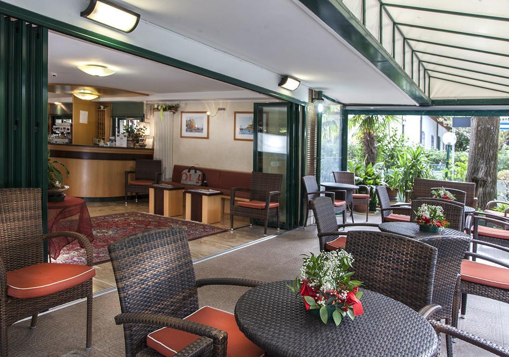 Hotel Verdemare Rimini Buitenkant foto