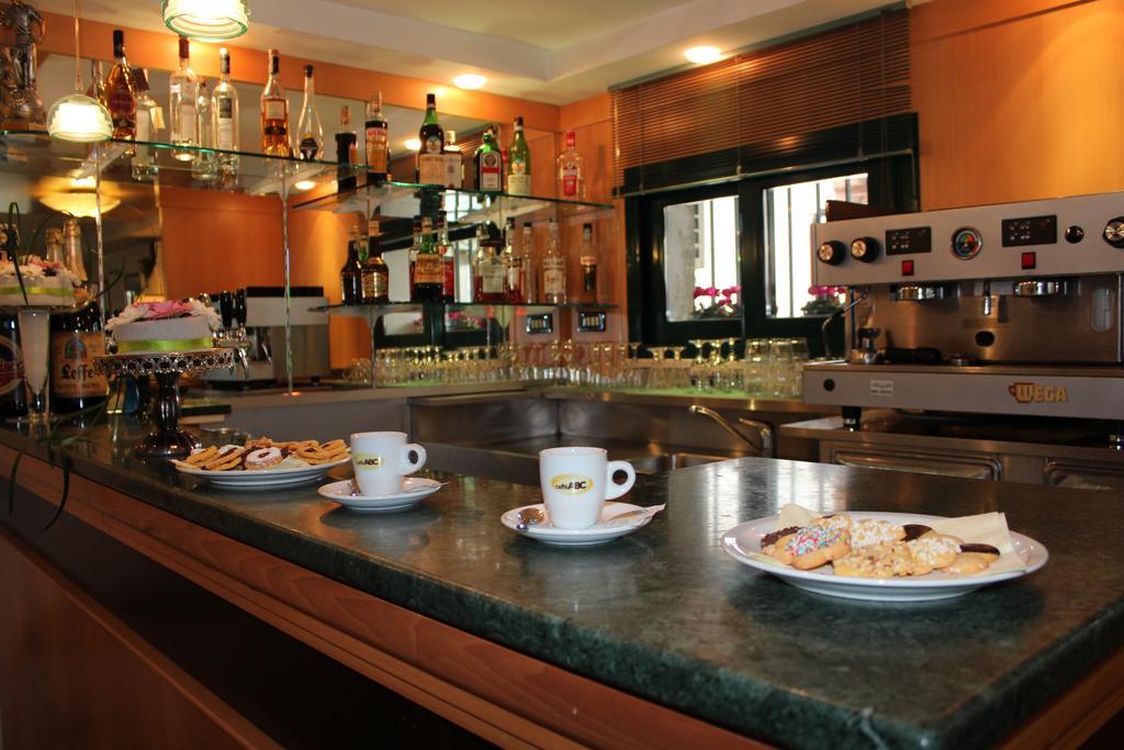 Hotel Verdemare Rimini Buitenkant foto
