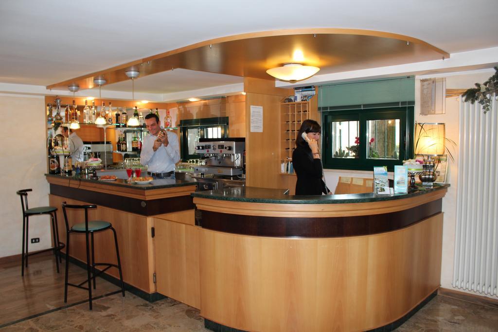 Hotel Verdemare Rimini Buitenkant foto